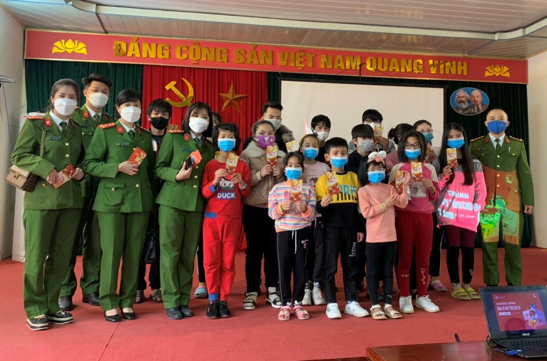 Hội phụ nữ - Đoàn thanh niên CAQ Hải An: Thăm hỏi, động viên trẻ em Trung tâm bảo trợ trẻ em nhân dịp Tết Nguyên đán Nhâm Dần 2022